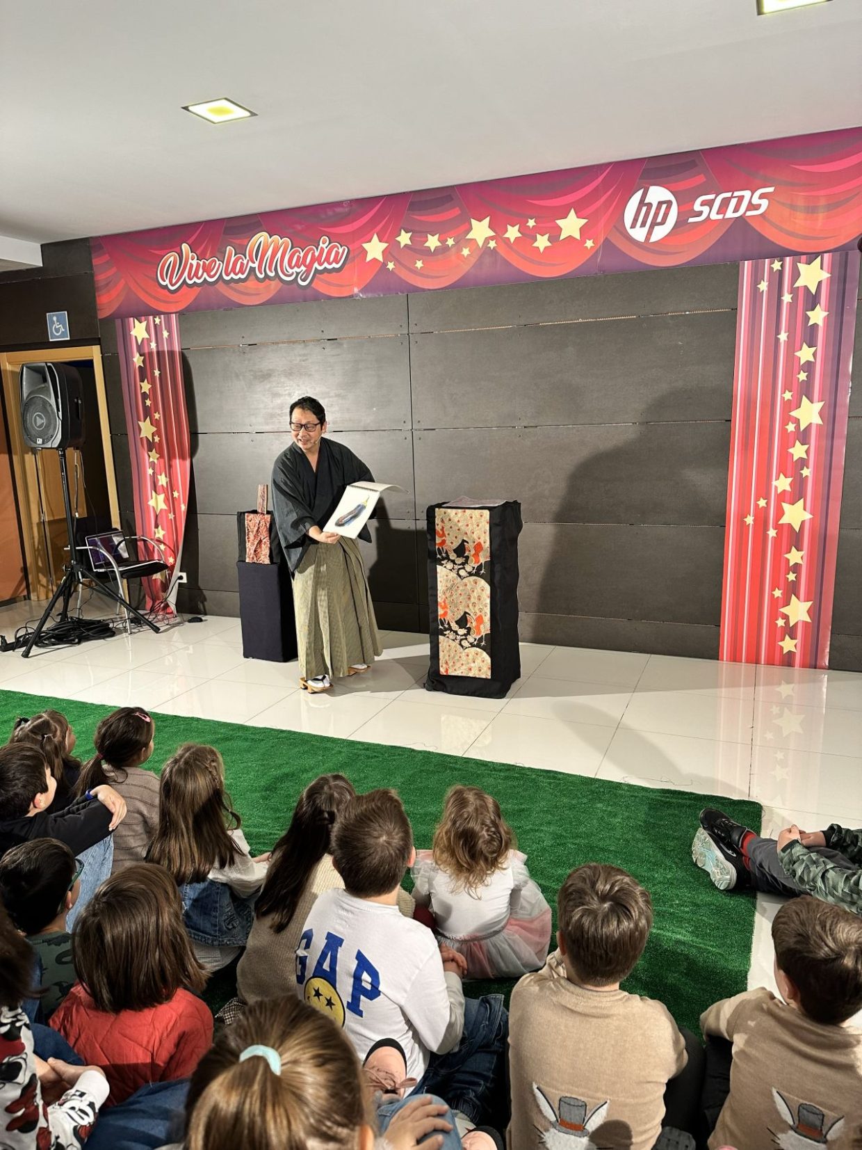 Espectáculo de magia del festival de Navidad de HP SCDS.