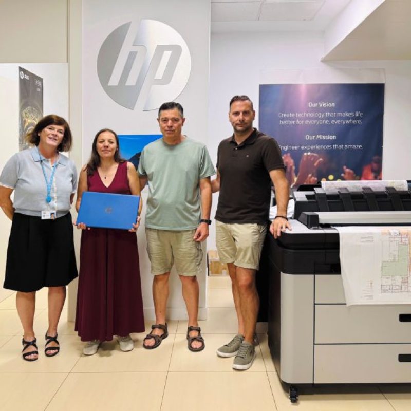 Miembros de Neuroping en la oficina de HP SCDS